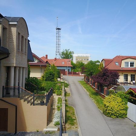 Villa Homestay Nad Helmrovkou プラハ エクステリア 写真