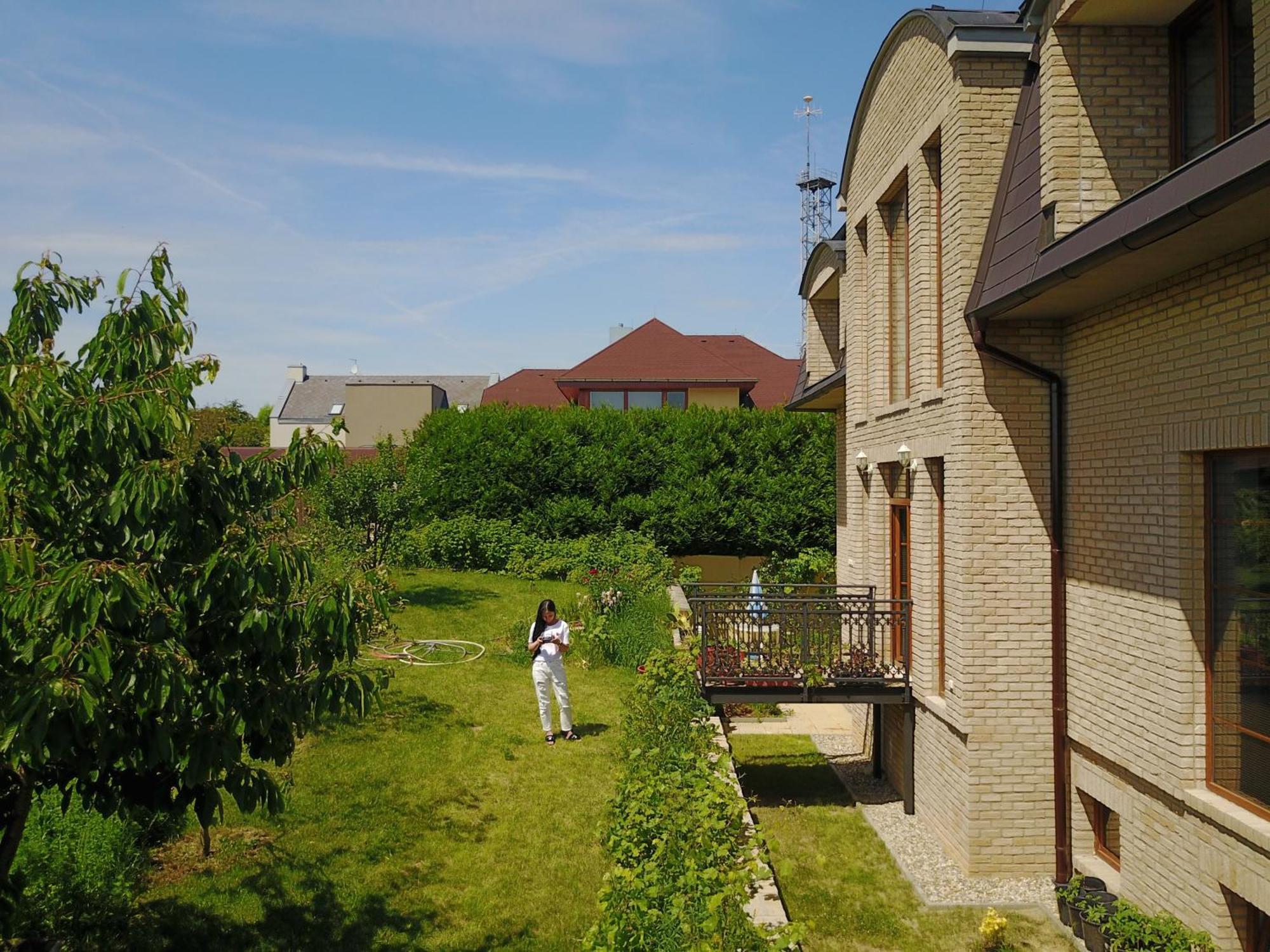Villa Homestay Nad Helmrovkou プラハ エクステリア 写真