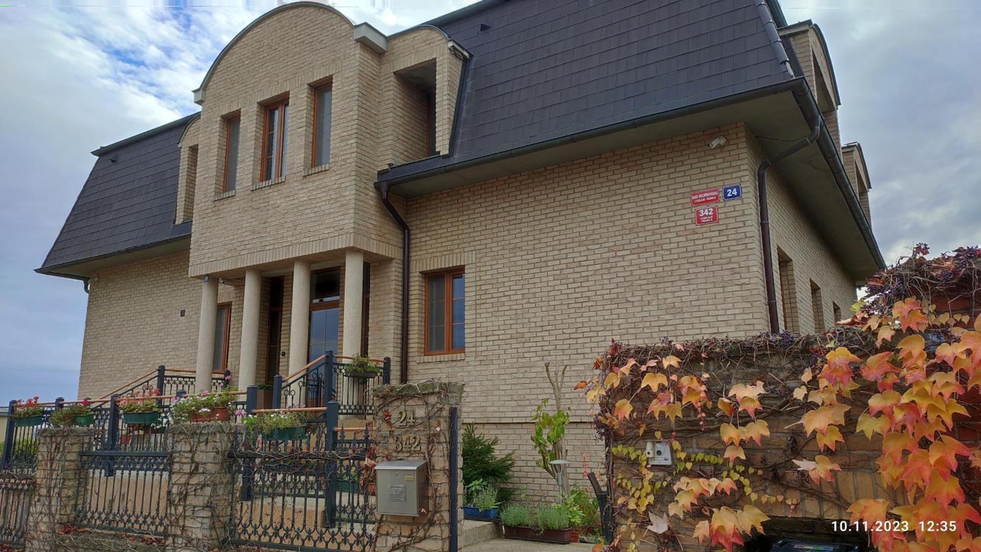 Villa Homestay Nad Helmrovkou プラハ エクステリア 写真