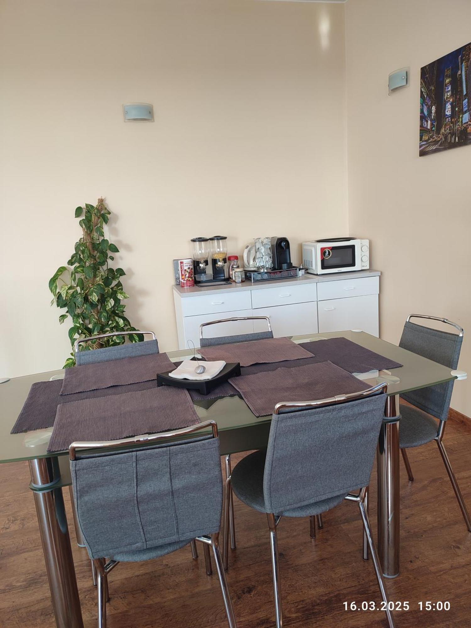 Villa Homestay Nad Helmrovkou プラハ エクステリア 写真