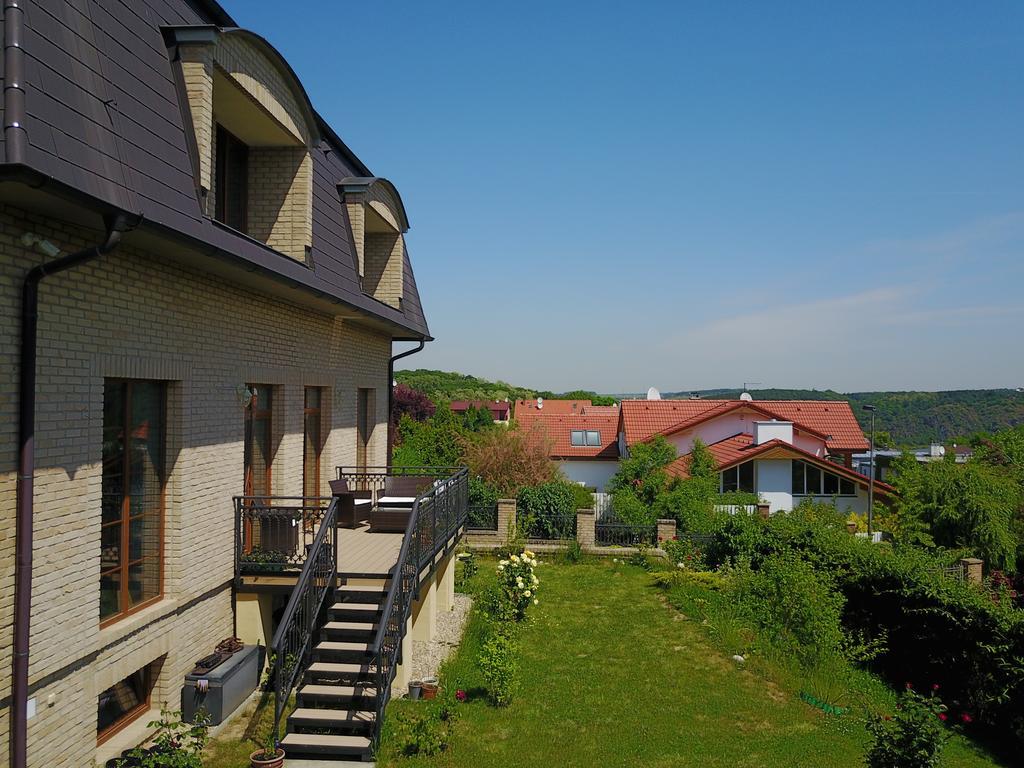 Villa Homestay Nad Helmrovkou プラハ エクステリア 写真